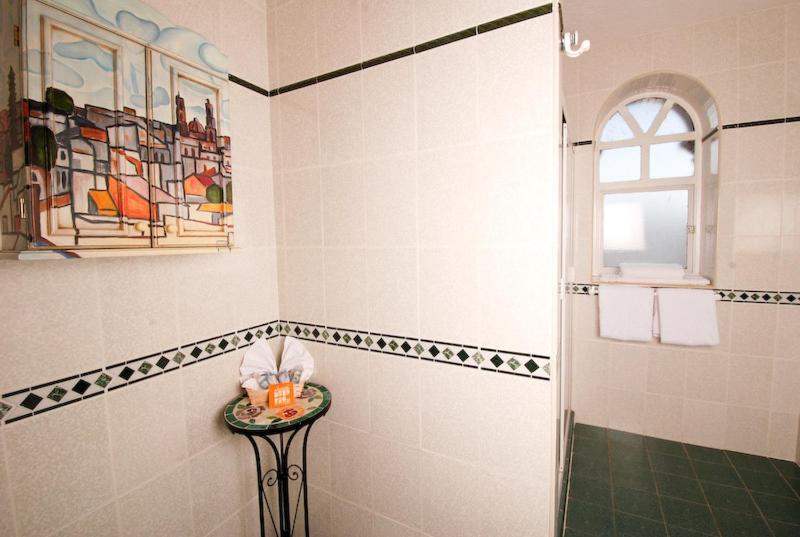 Hotel & Suites Galeria モレリア 部屋 写真